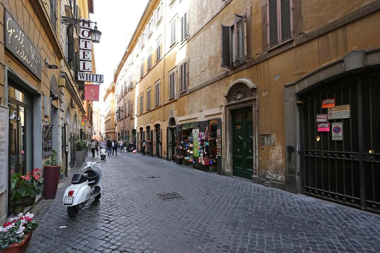 Rome Trevi Fountain Apartment